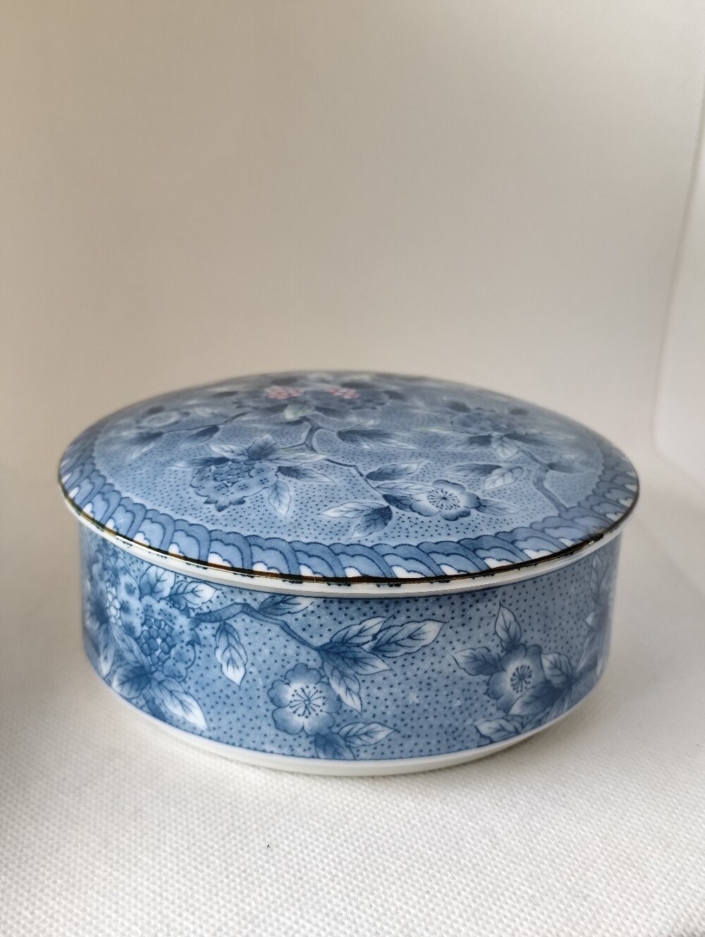 Vintage Japanese porcelain round lidded trinket box